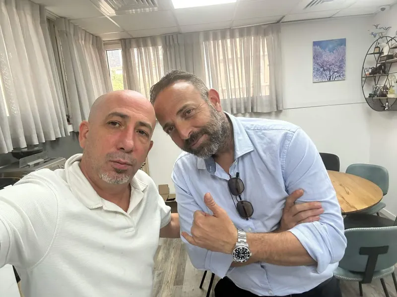 סוכני ביטוח מקצועיים שעובדים עם פורמי